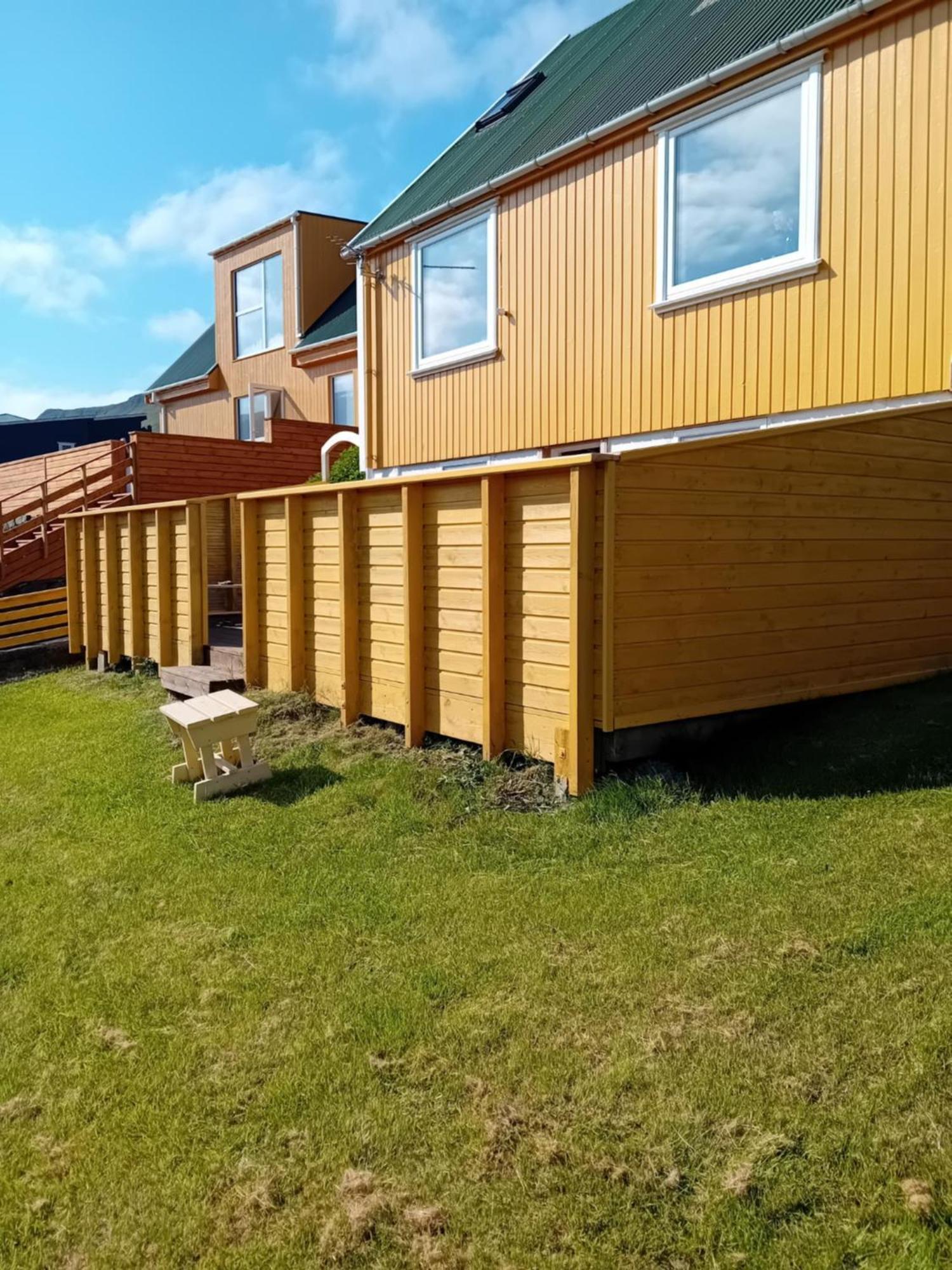 הוילה Trongisvágur Det Lille Gule Hus מראה חיצוני תמונה